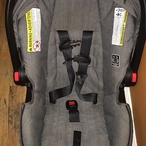 Graco snug ride quick connect comes with base